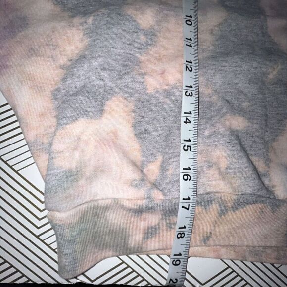 Levi’s Cropped Sweatshirt Wmn Sz L Gray Pink Tie Dye Long Sleeve Crew Hippie EUC - Picture 9 of 9